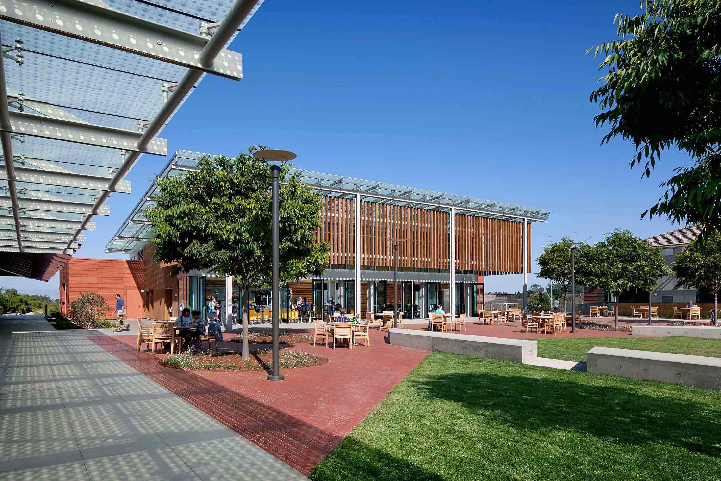 Foothill College • Emily Borland Specifications