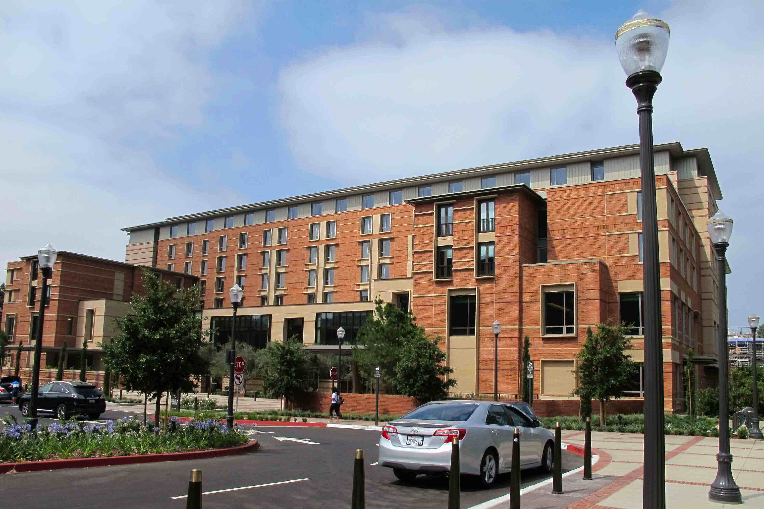 Ucla Luskin Center Hotel - qk84m6d